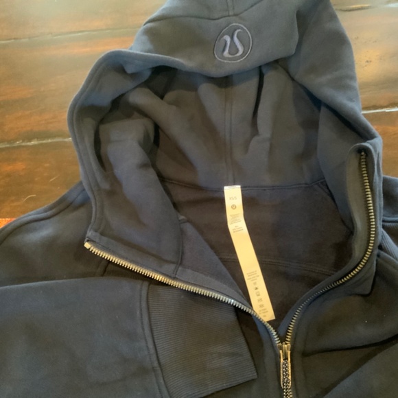 Lululemon Scuba Oversized 1/2 Zip Hoodie , true navy size XS/S, NWT, sold Out - Picture 3 of 4